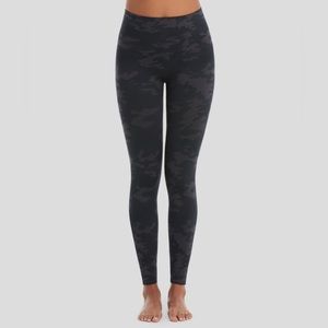SPANX Look At Me Now Leggings Black Camo Small
